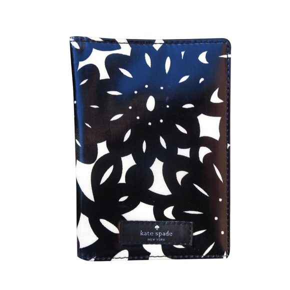 Kate Spade | Floral Passport Holder - Picture 6 of 14